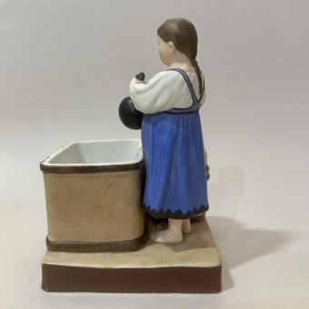 "Крестьянские дети у короба", Россия, завод "Гарднера", 1890-е гг.